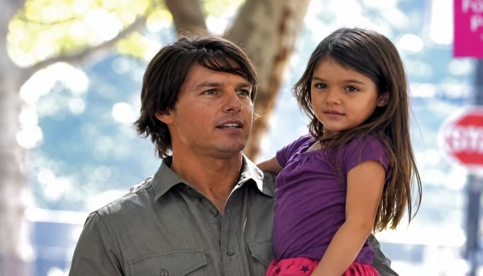 La fille de Tom Cruise fait la une pour sa fortune et son âge.
